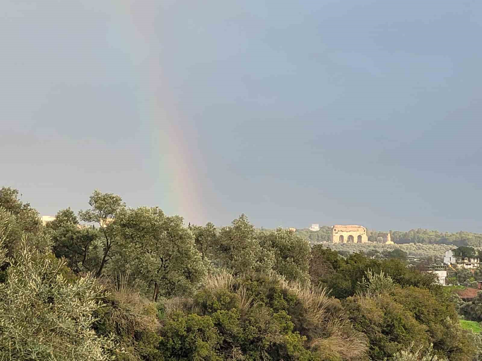 Tralleisten Kente Uzanan Gok Kusagi Kartpostallik Goruntuler Olusturdu Fa24B58C3Fc38Dc687D098Bd3B1D4Afb