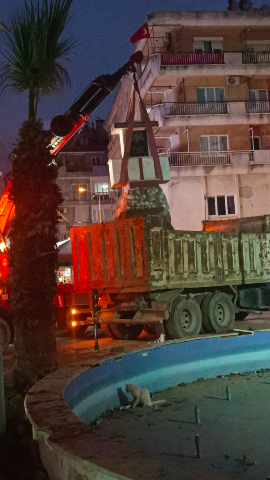 Yoldan Sokulen Palmiyeler Meydana 628170 2A8A5Cc0634903Ea1Ebe7717459Bbf32