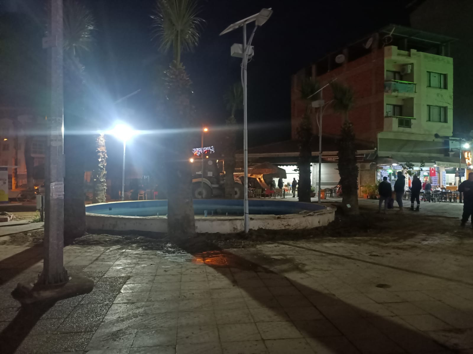 Yoldan Sokulen Palmiyeler Meydana 628170 Fe4B507D14A51F5Cf588D6Fd484337B9