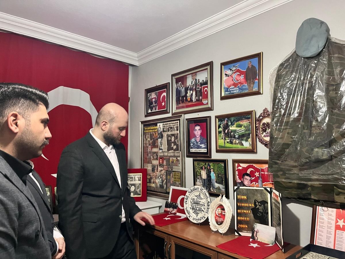 Ak Genclikten Sehit Annesine Vefa 641437 E357864B81F88Dca3F33A6Ea03A748Af