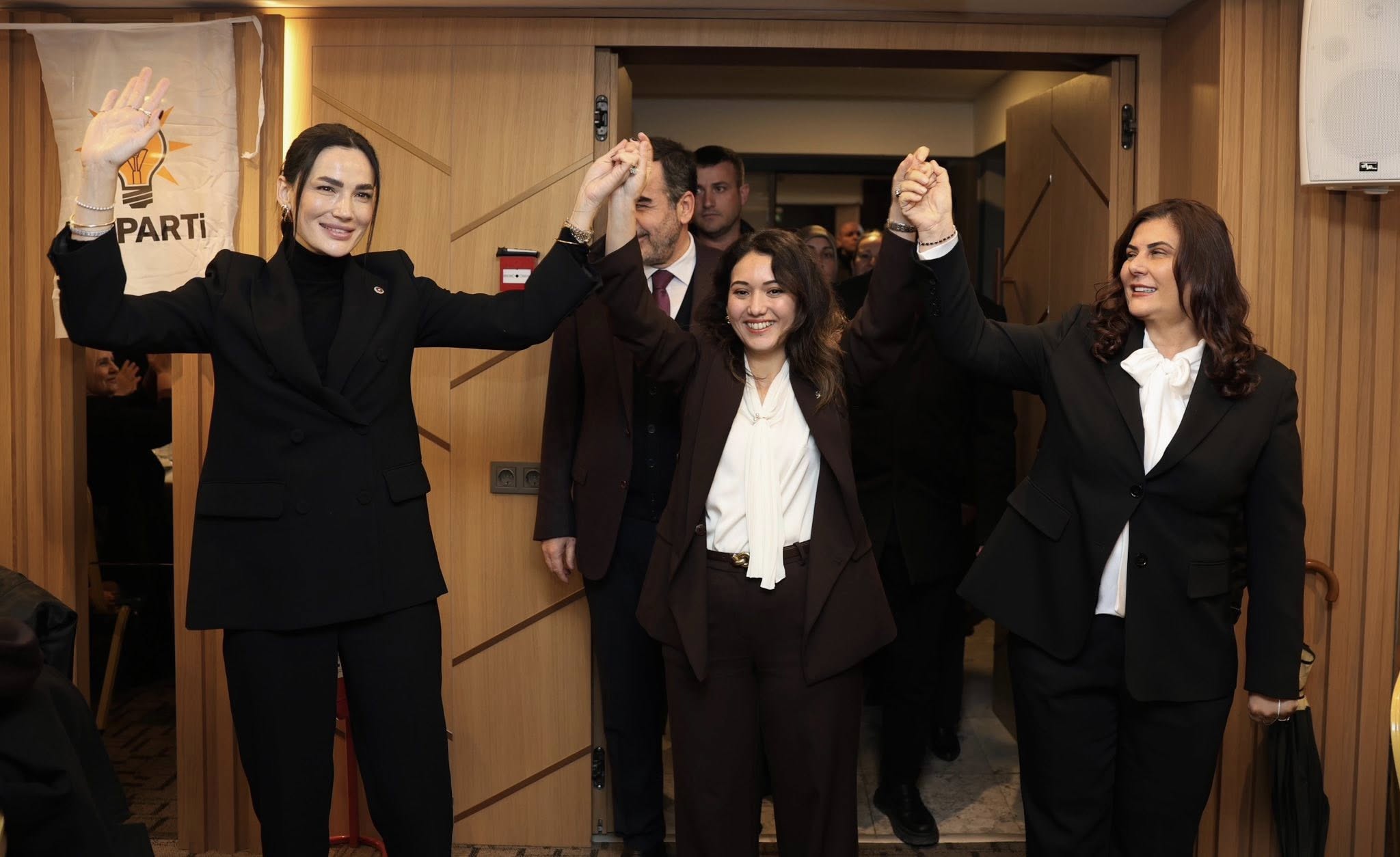 Ak Kadinlardan Koklerden Gelecege Calistayi Duzeltme 635497 0137Dc9B29366F26Cb6C95C716445482