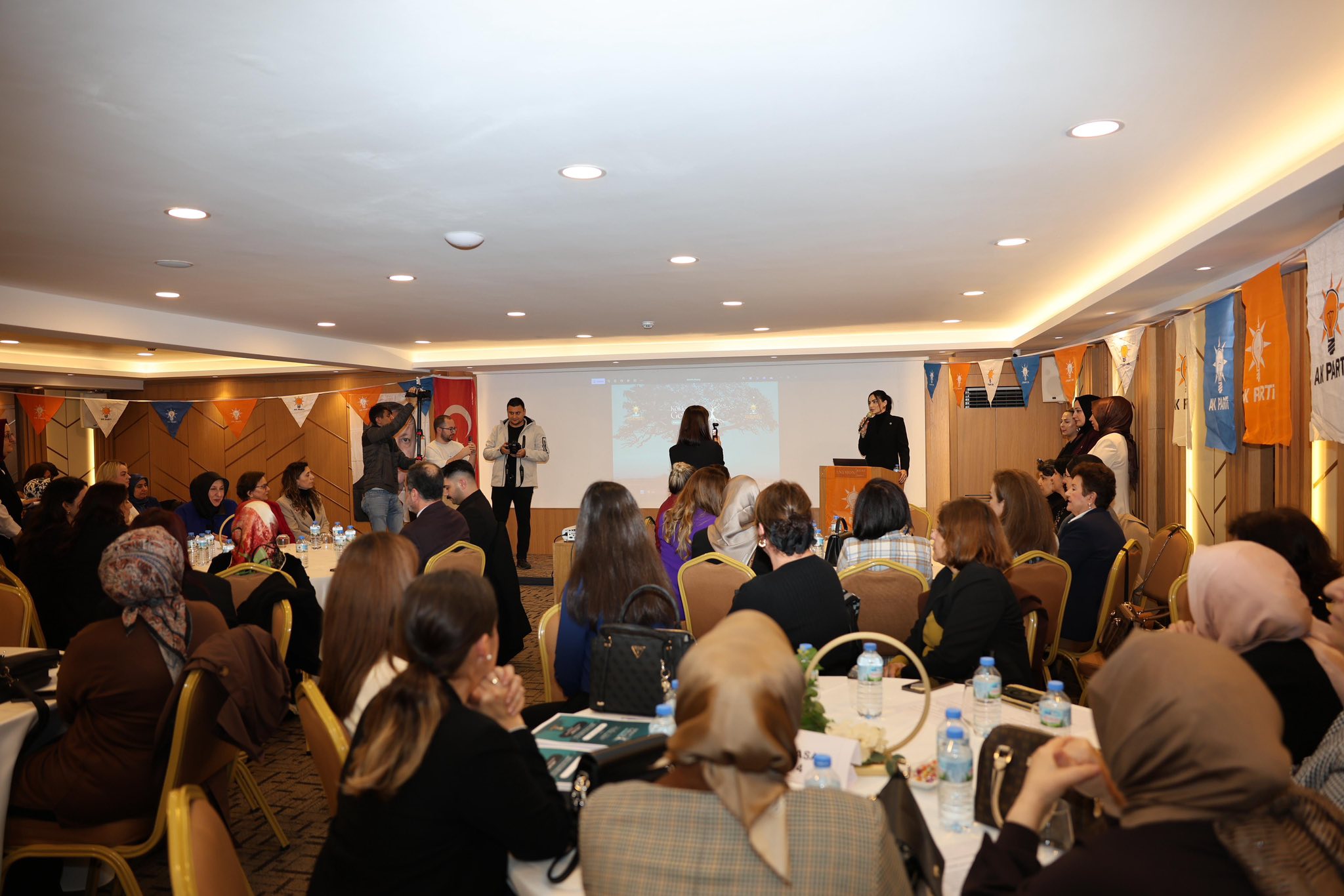 Ak Kadinlardan Koklerden Gelecege Calistayi Duzeltme 635497 Da1A8D251B8Cb9Eb5B33A3Ca3B26C681