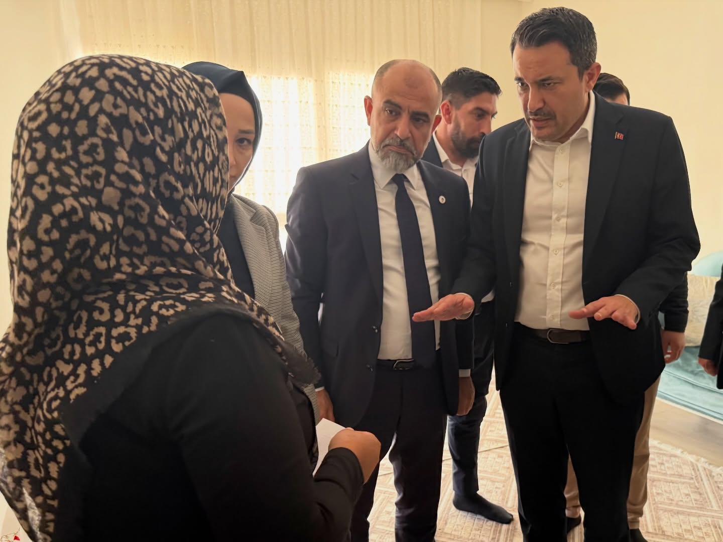 Ak Partili Tuncerden Ozgur Ozele Cop Konteyniri Gondermesi 637164 651A37A648099515975C209619611685