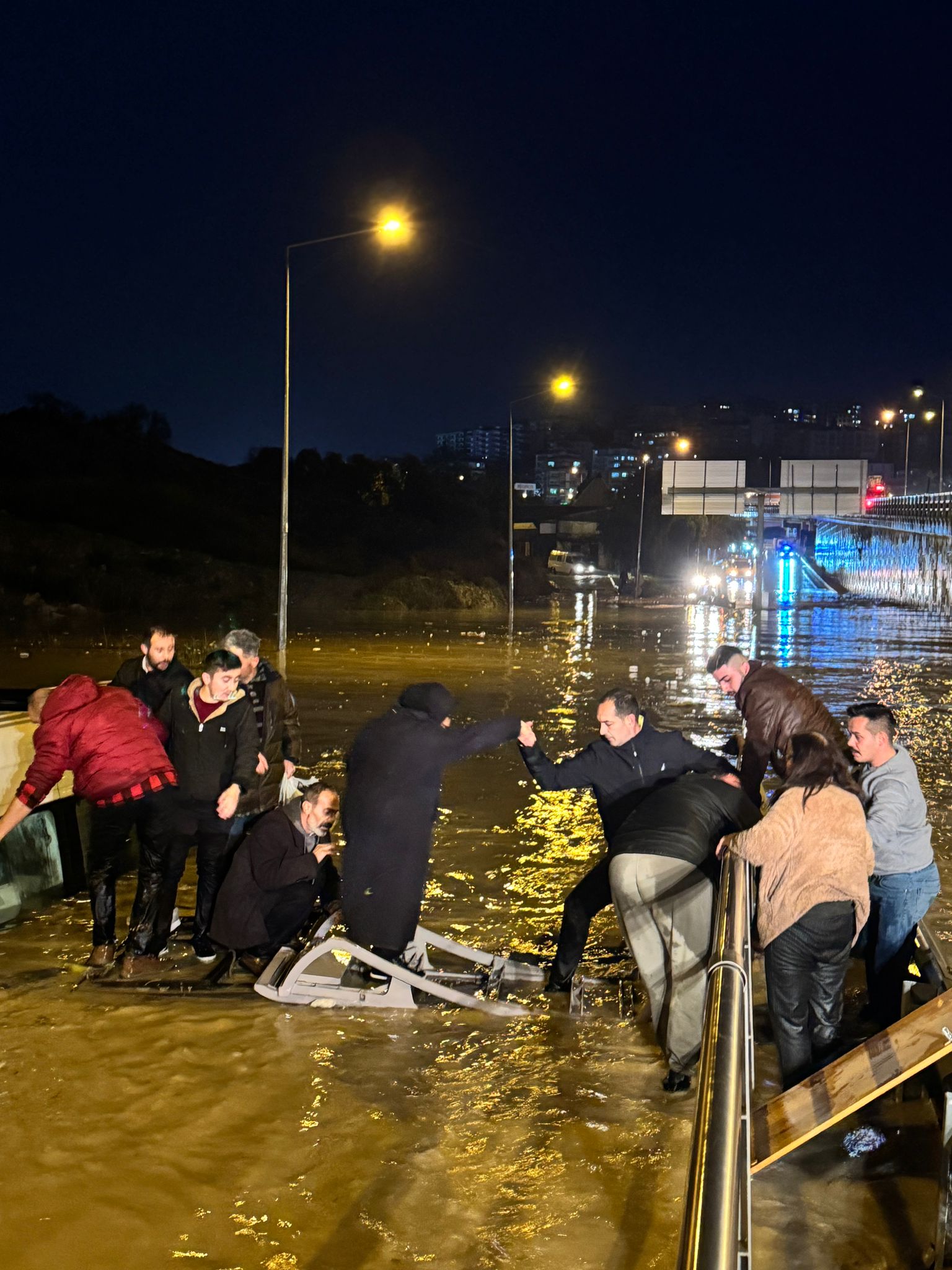 Akut Kusadasi Ekip Lideri Saracoglundan Hayat Kurtaran Dokunus 635170 5F8785F558A3A0D718Dd6Db2803Fe33C