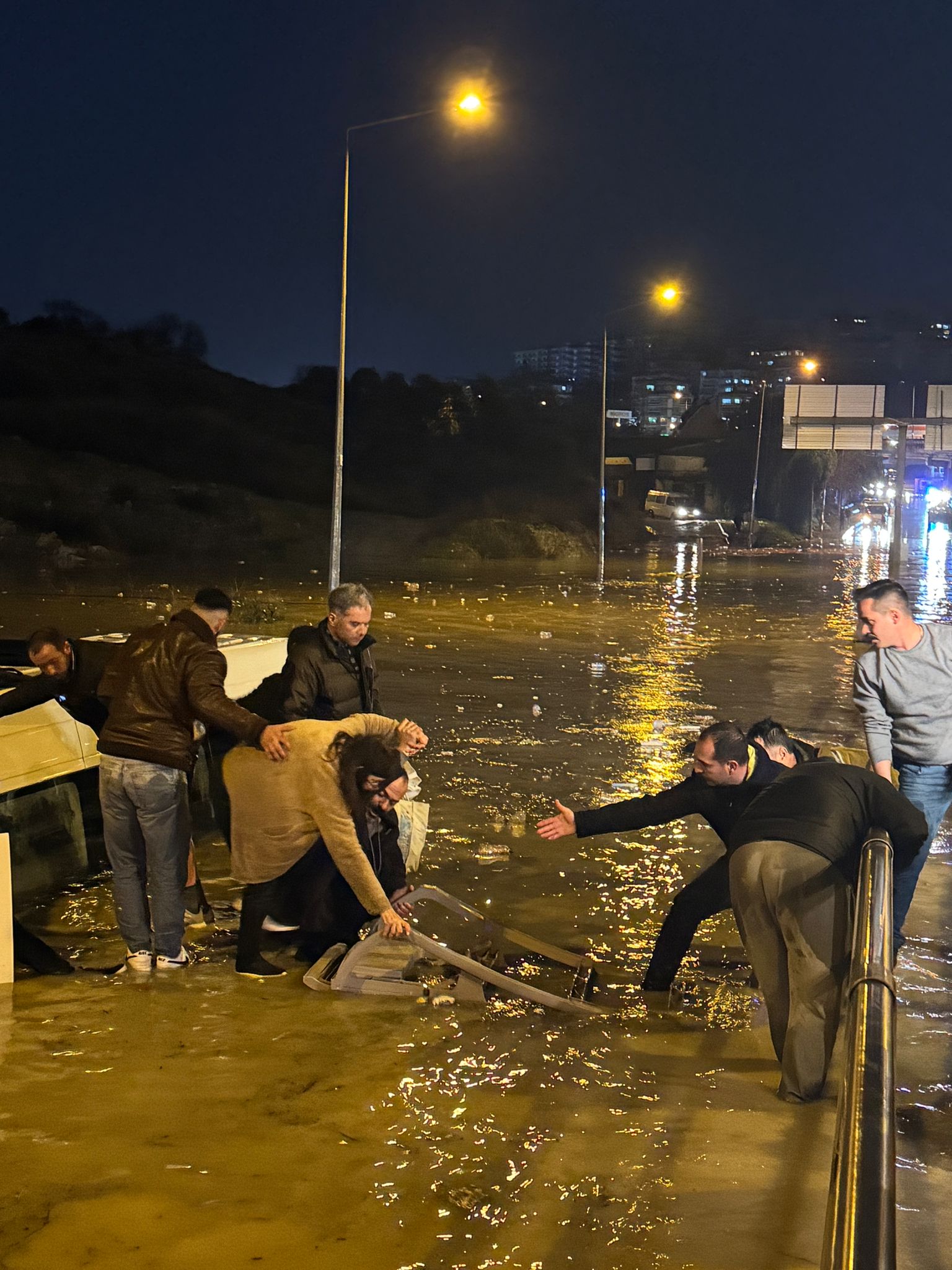 Akut Kusadasi Ekip Lideri Saracoglundan Hayat Kurtaran Dokunus 635170 7498A4F9D838A2E8551Ed9D130553282