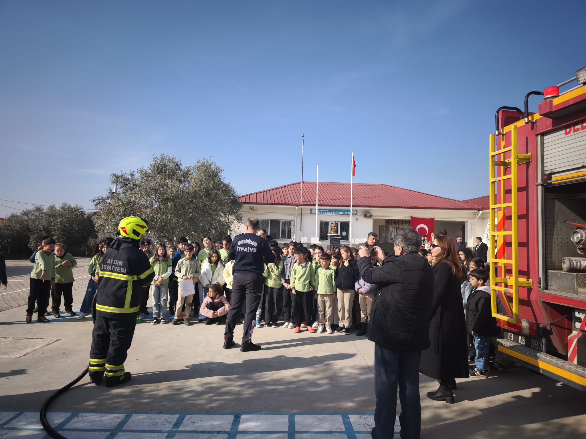 Alevlere Karsi Bilincli Nesil Nazillide Cocuklara Yangin Egitimi Verildi 641796 3B138534Ec157D877E5D771D56467F8B
