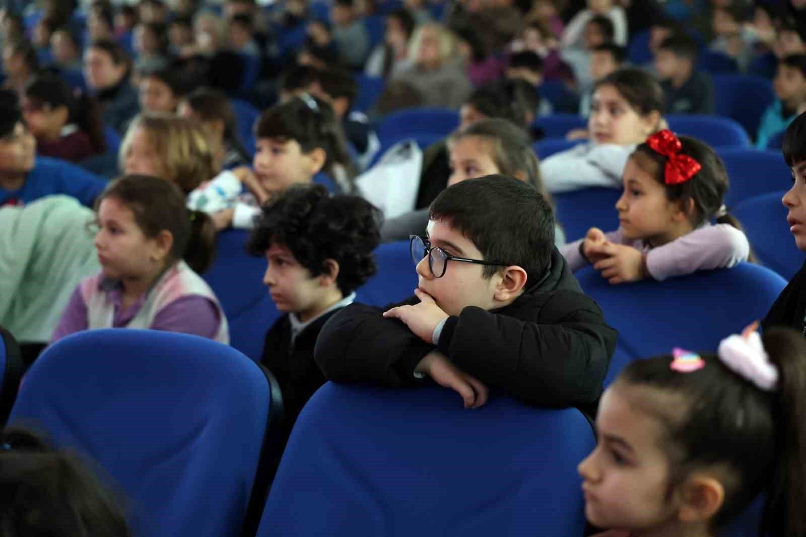 Aydin Buyuksehir Belediyesinden Cocuklara Tiyatro Soleni 121Aaa5A43Bcd201Fa82Eeea6B4C6513