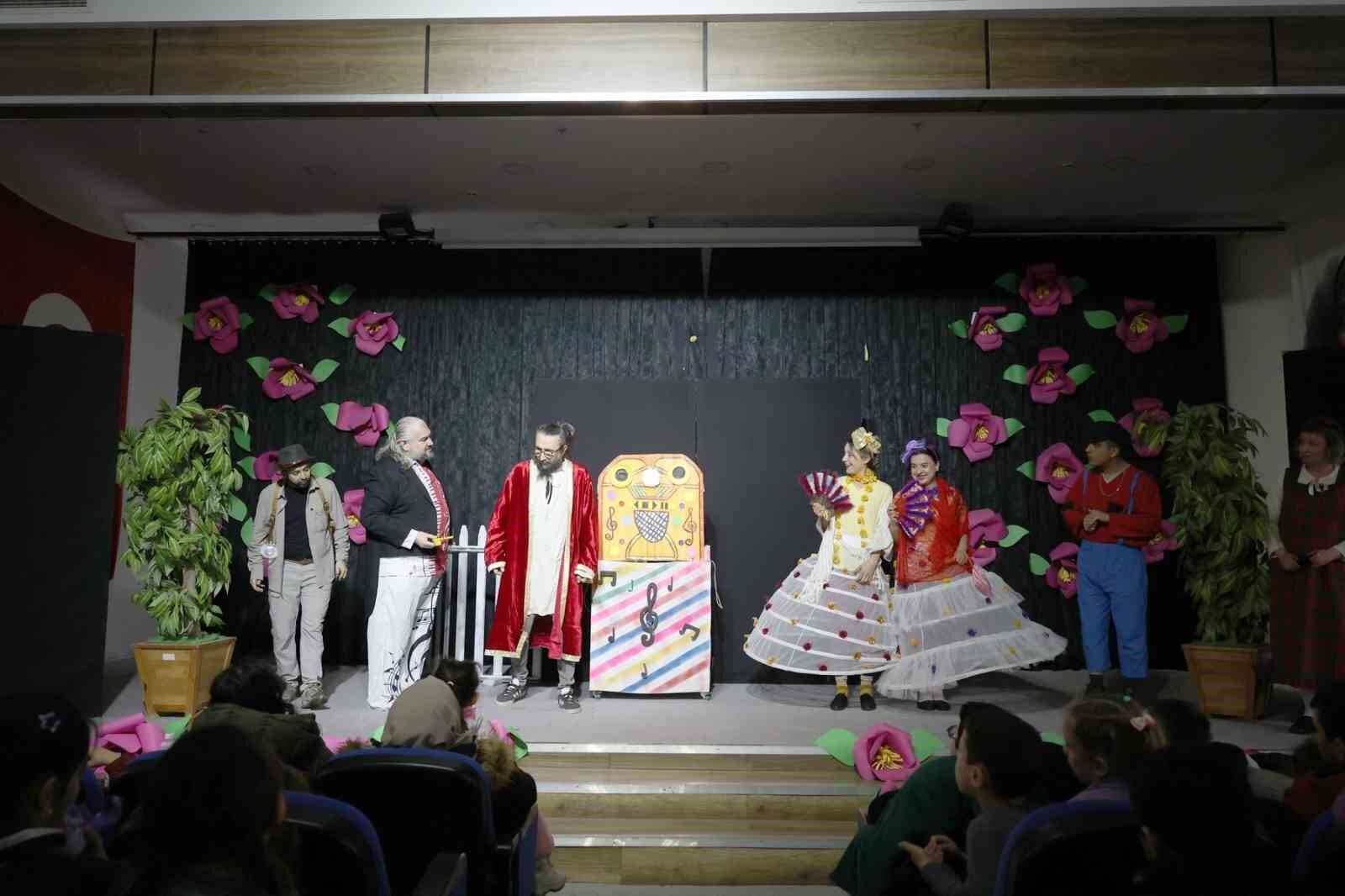 Aydin Buyuksehir Belediyesinden Cocuklara Tiyatro Soleni 9F250E8E8F31884770A76D28E6E70809