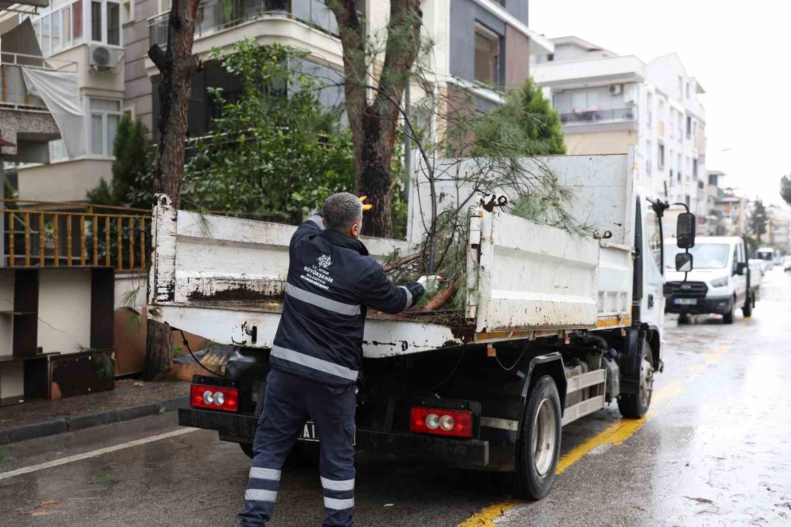 Aydin Buyuksehir Belediyesinden Efelerin Yesil Alanlarina Bakim 602D1201Ca057F2E6Ae4329C3D77Bed8