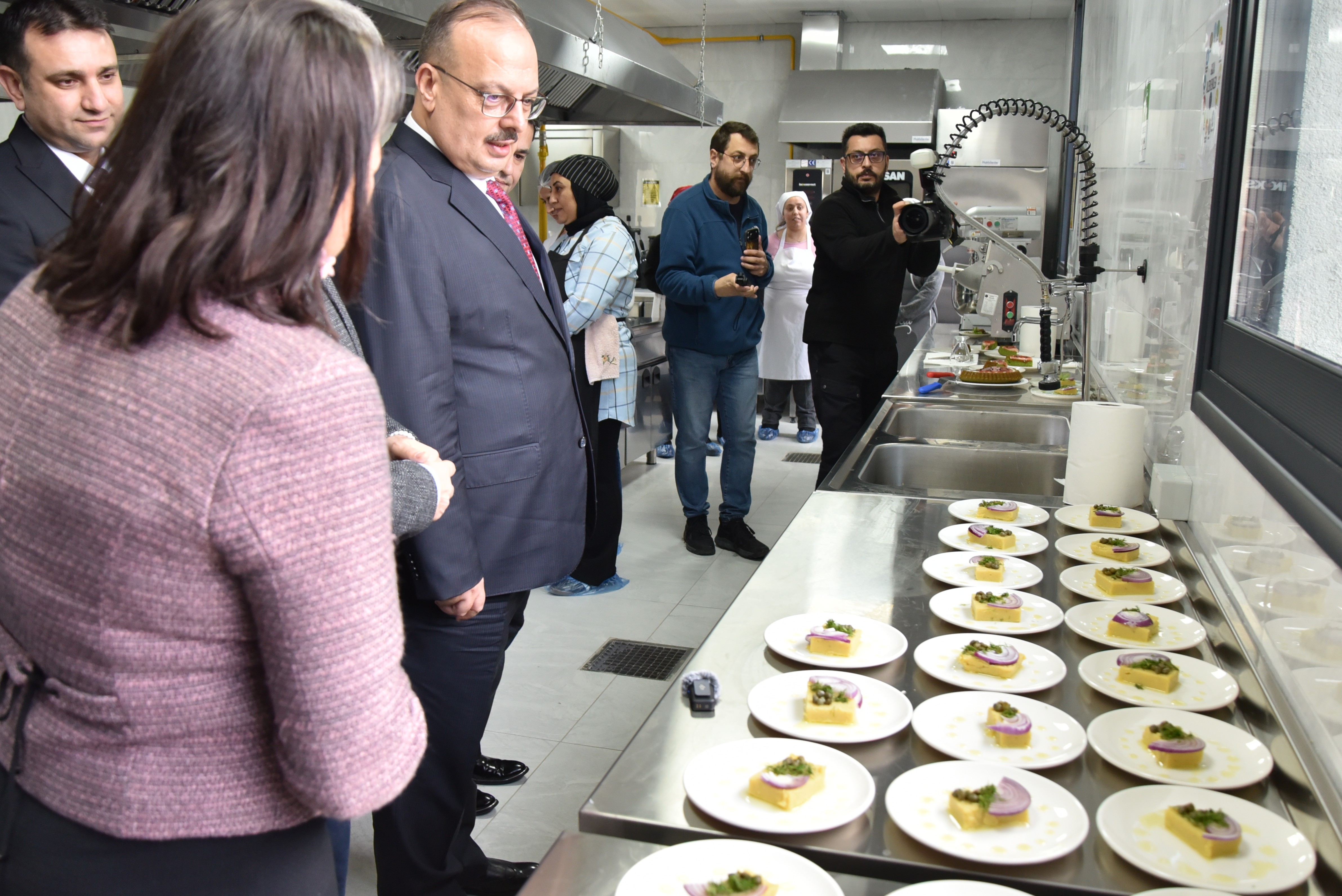 Aydin Valisi Canbolattan Didim Mutfak Akademisini Ziyaret 636126 Aeb1C1F6663883Faa5434E533260E2D4