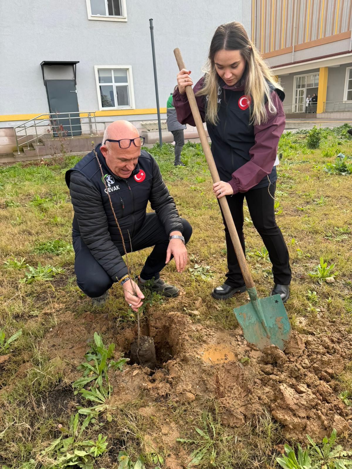 Aydinda 6 Subat Depremleri Unutulmadi Fidanlar Toprakla Bulustu 636862 Baa280Cec8237F098497Daefcc5Bf1E6