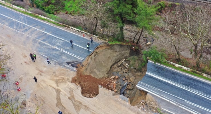 Aydinda Coken Yol Meclis Gundeminde 636757 652113D9362Bb658265C1B030Bedd5A6