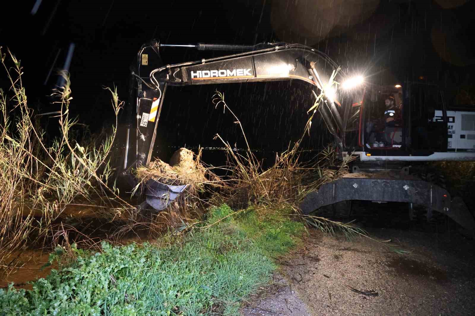 Aydinda Emirdogan Cayi Tasti 0868Dc47Cce65E91Bb0Db6B51Be74Ed7