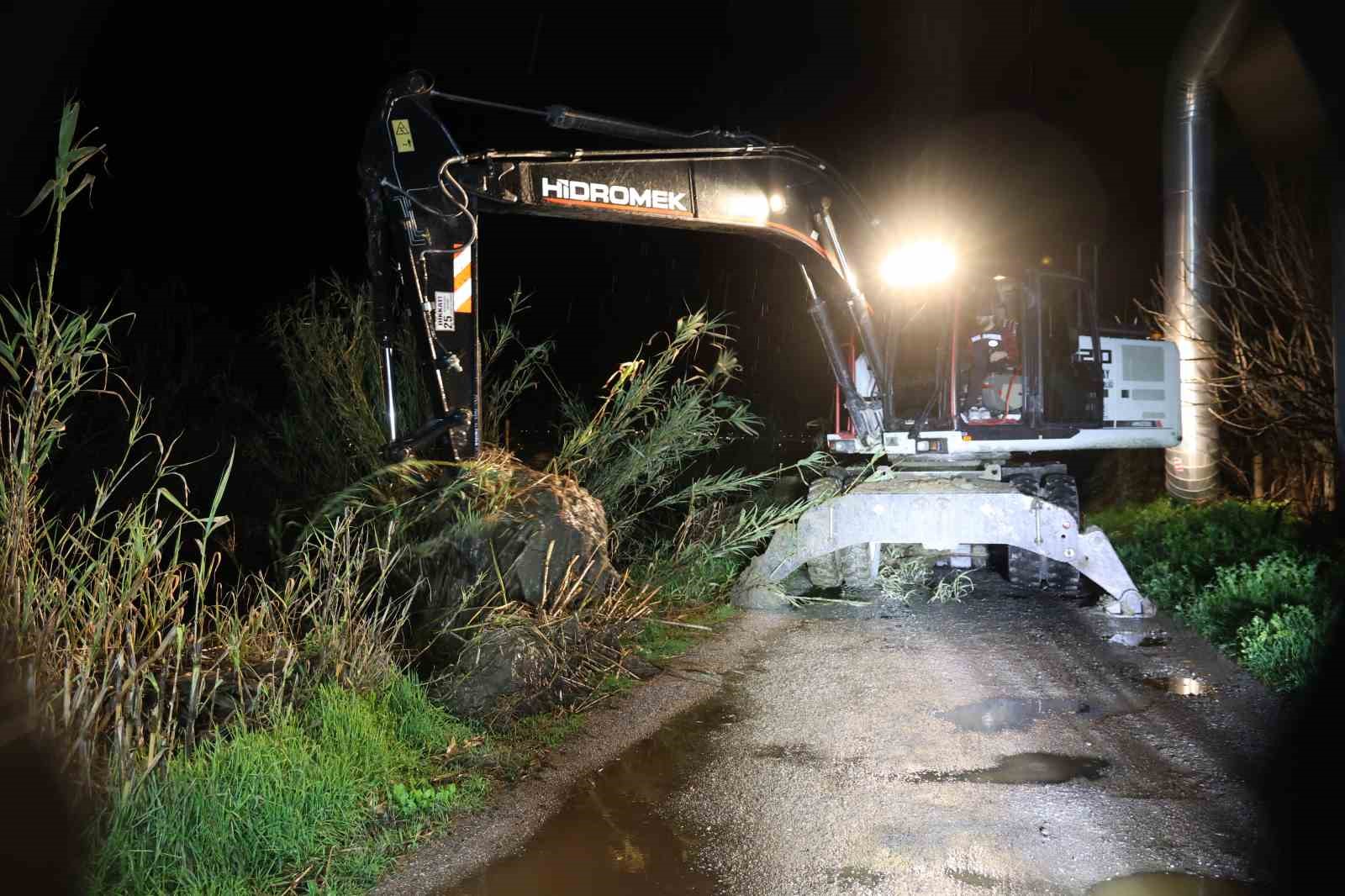 Aydinda Emirdogan Cayi Tasti B118D400C98B46B76237Ac91Ccd8Ec77