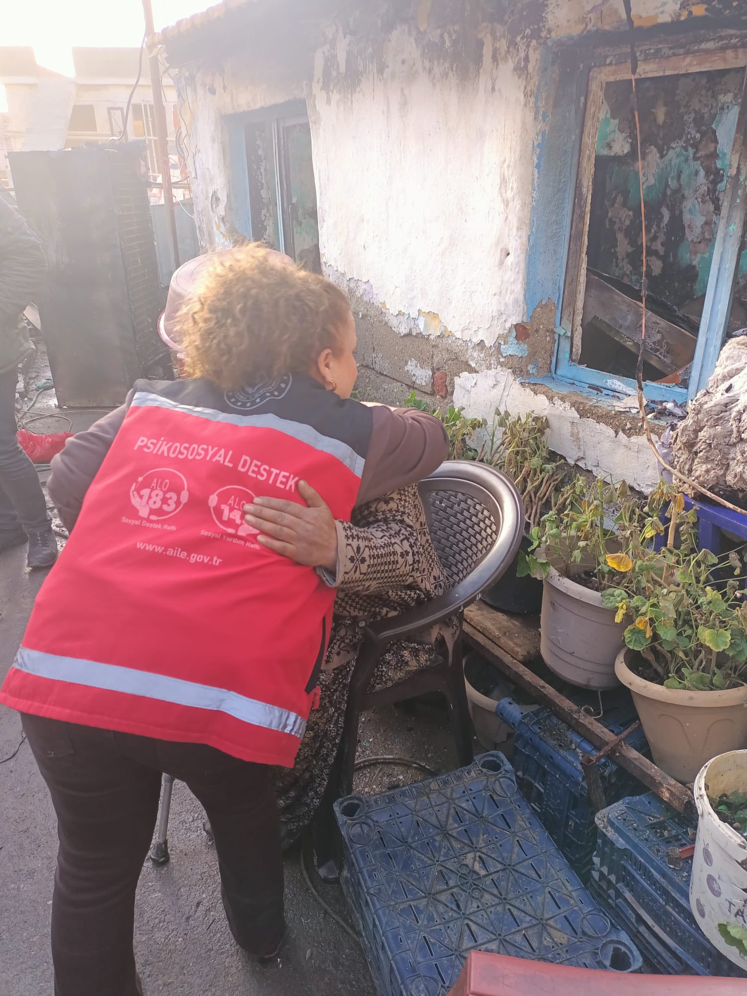 Aydinda Evi Yanan Aileye Devletten Sefkat Eli 637054 0A8B1195772E003354D0651D7715D982