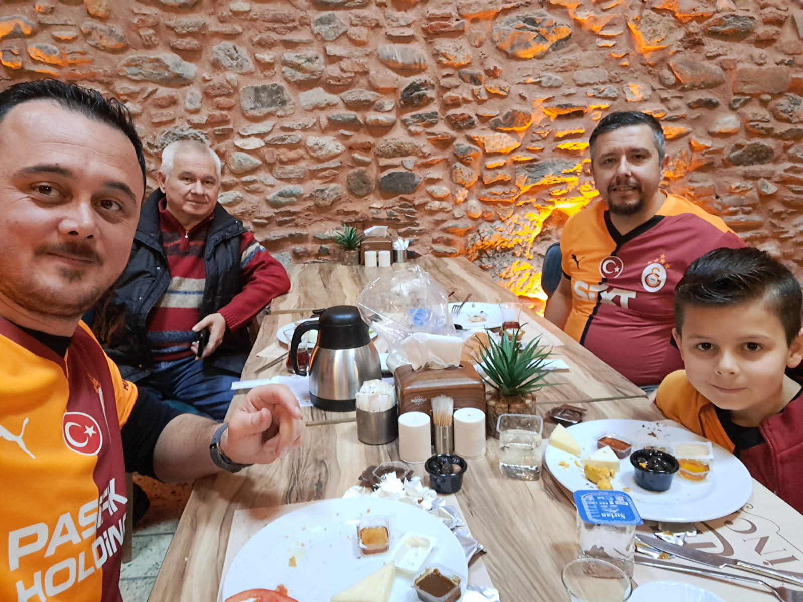 Aydinda Galatasaraylilar Dayanisma Kahvaltisinda Bulustu 635035 E80Daf274C781086A988172F09B14947