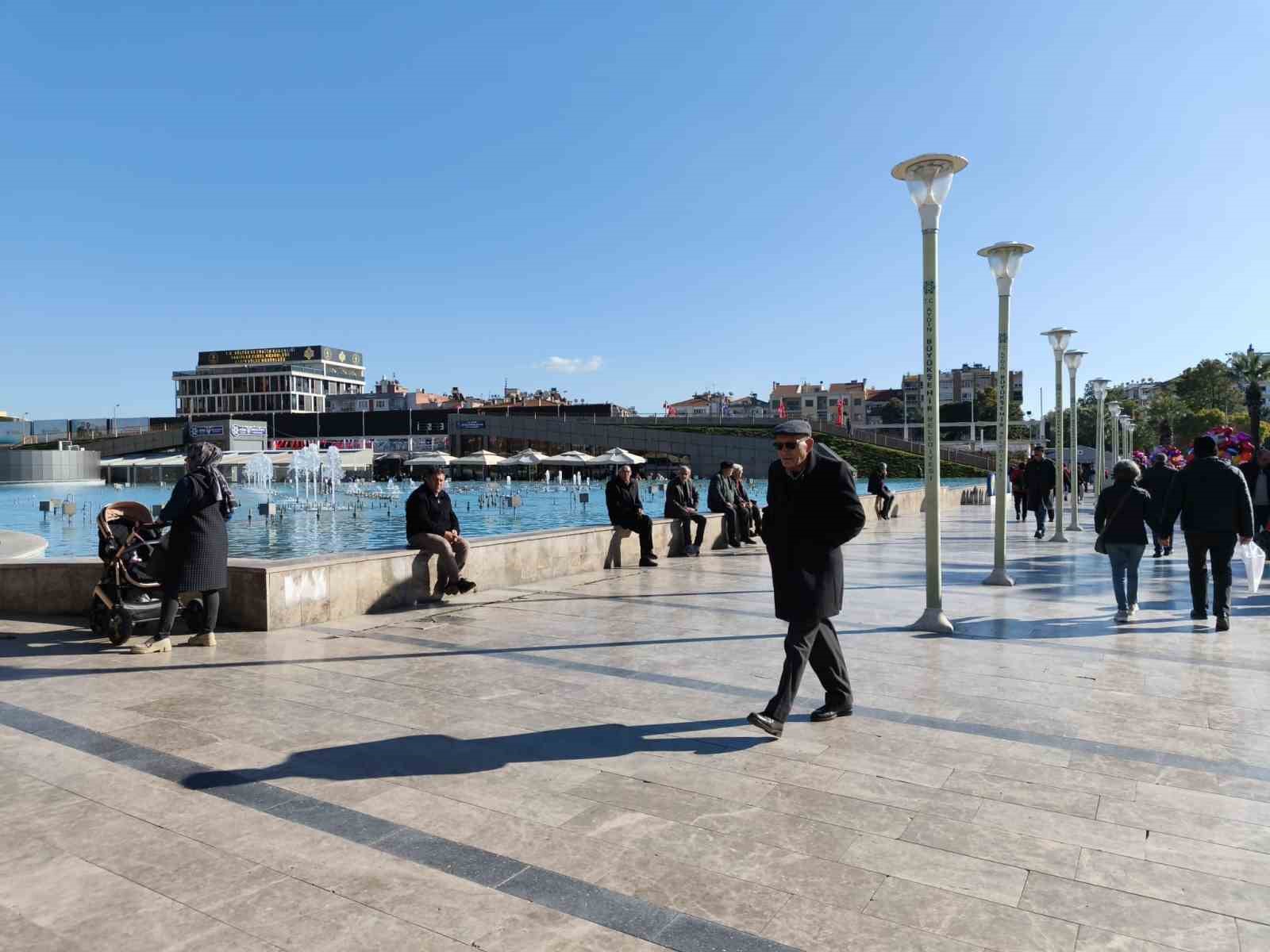 Aydinda Gunes Yuzunu Gosterdi Carsiya Bahar Havasi Geldi 092Aec7Cefbd4C9610B45B415A28Ea98