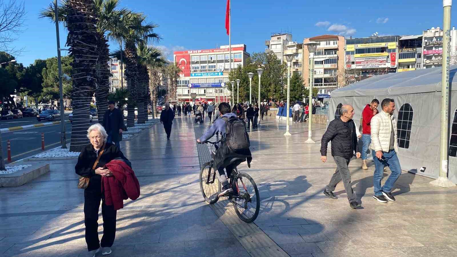 Aydinda Gunes Yuzunu Gosterdi Carsiya Bahar Havasi Geldi 1F994E2Defc843C9680D2Db99E8D637E