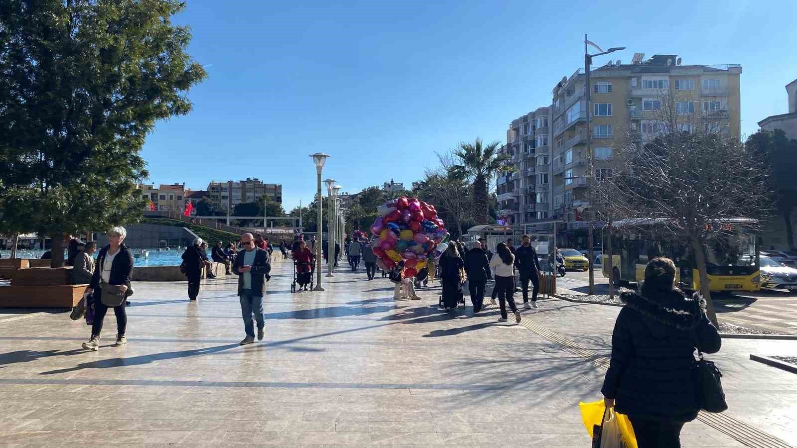 Aydinda Gunes Yuzunu Gosterdi Carsiya Bahar Havasi Geldi C4B3A57B3C8B1B74Ab8C9C1E996F95Ea