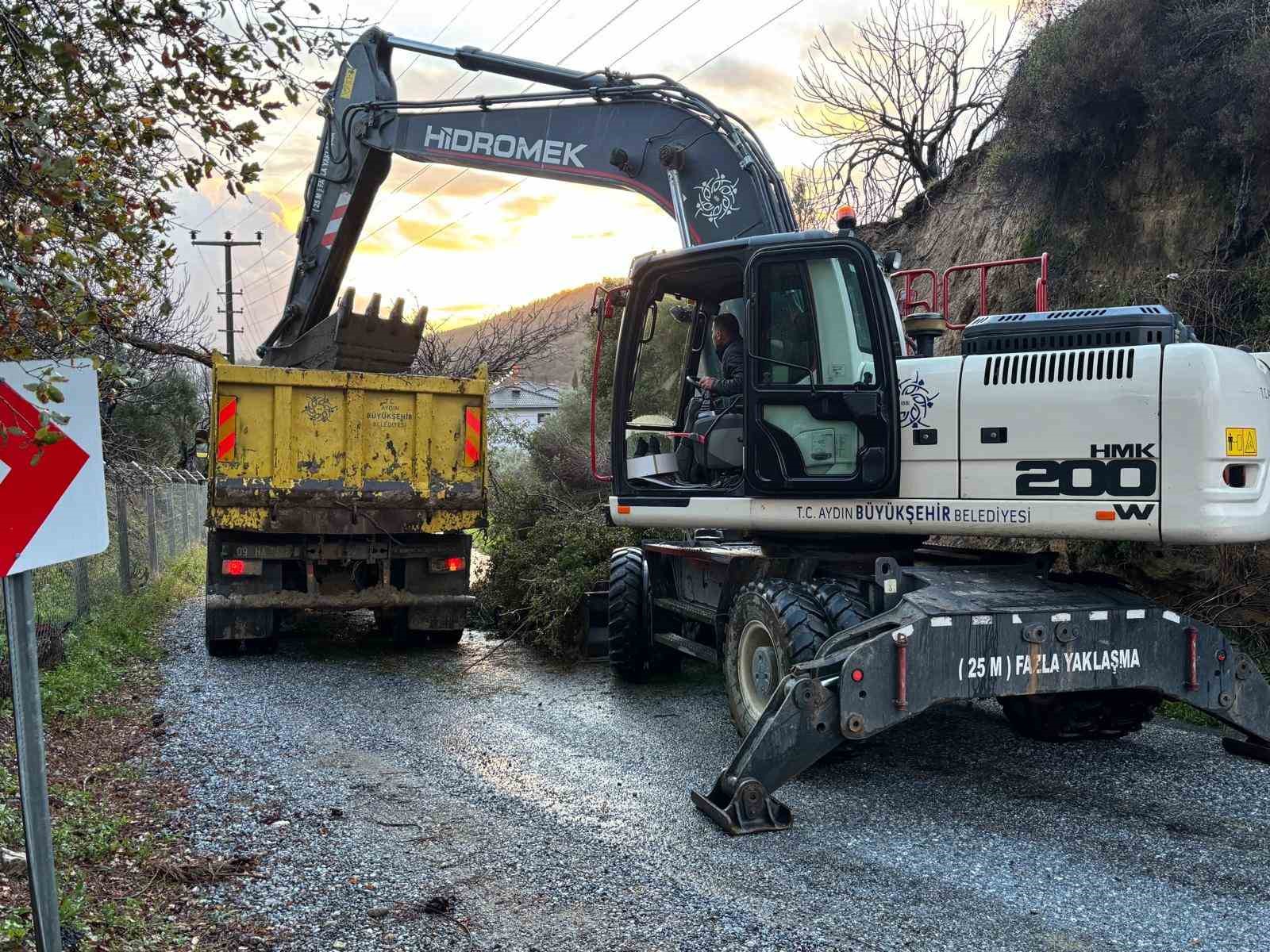 Aydinda Sagank Yagisa Karsi Buyuksehir Ekiplerinden Yogun Calisma B4A1Cc533163F705Abc9Ee985Dc819B1