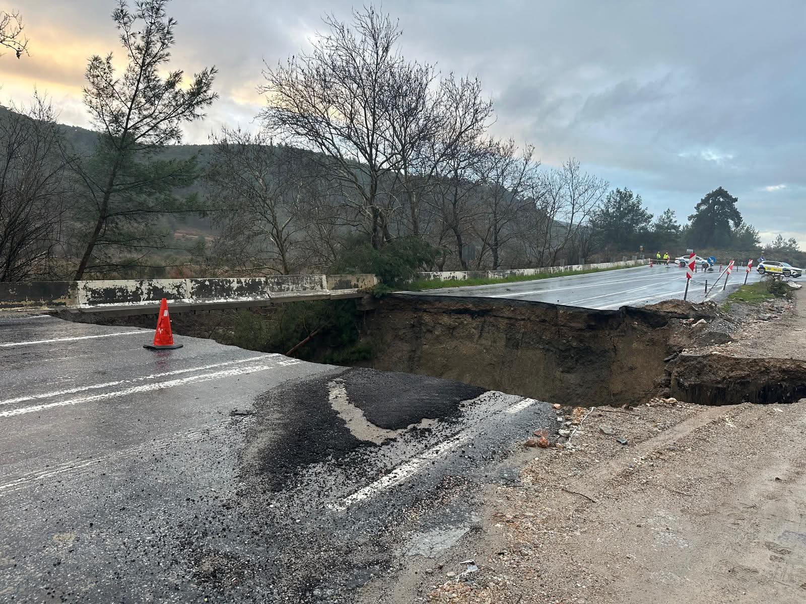 Aydinda Yagis Sonucu Yol Coktu 636508 F151Cc3D4562A26011F03665D7Ee3A43