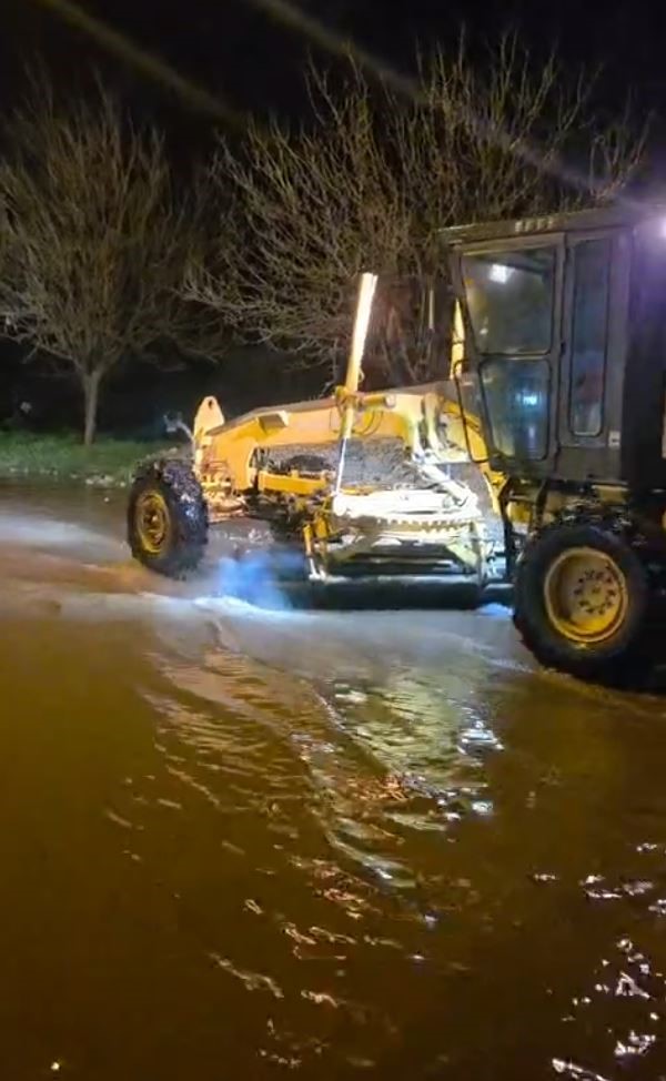 Aydini Saganak Vurdu Soke Ve Kusadasi Yollarinda Ulasim Durdu 11265Cc5D52E3661940B988A956Ca605