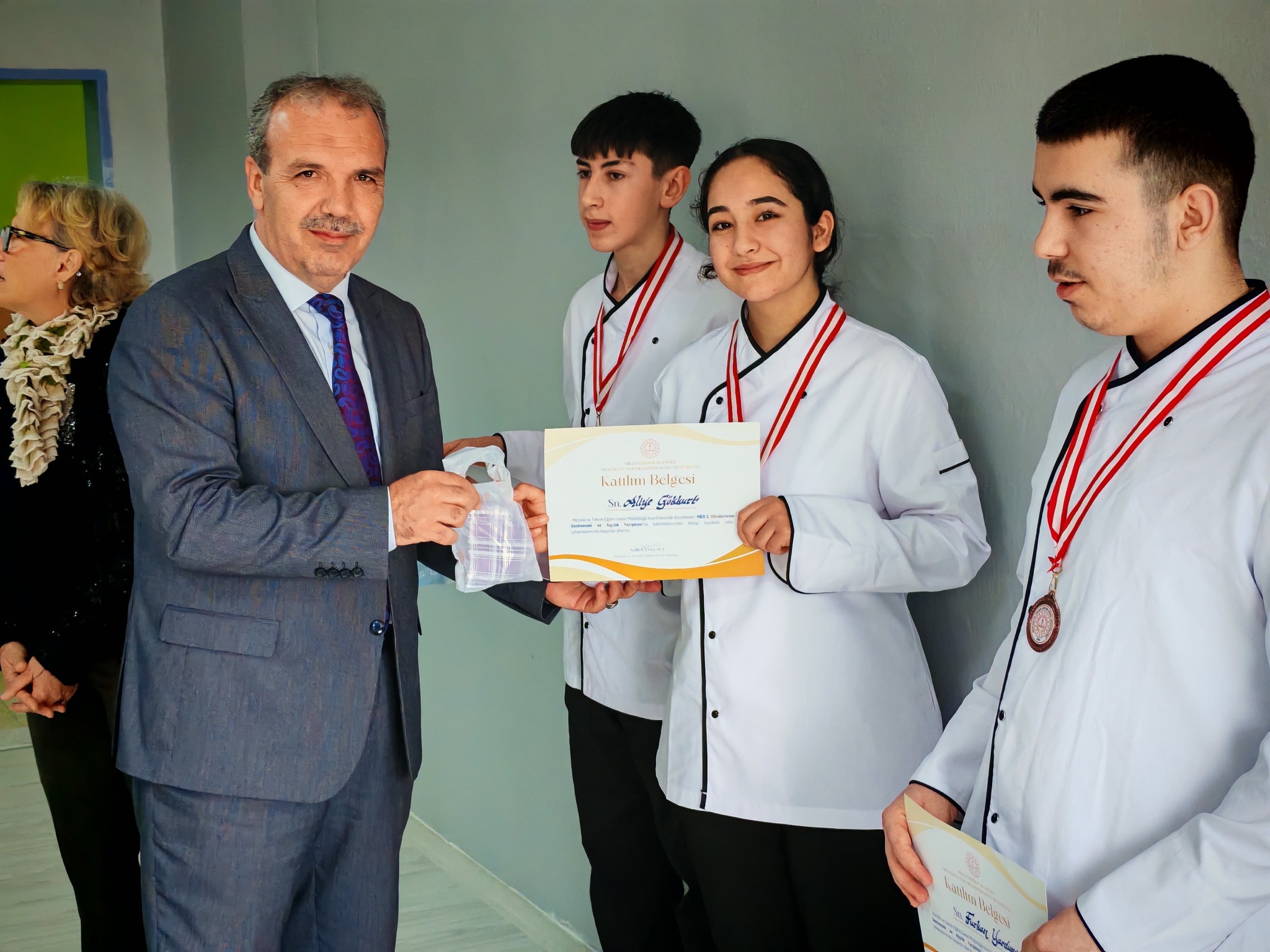 Aydinin Gururu Olan Ogrenciler Madalyalarini Aldi 637706 345C45D0F40Af0C93Db9Fb7711D1Ac45