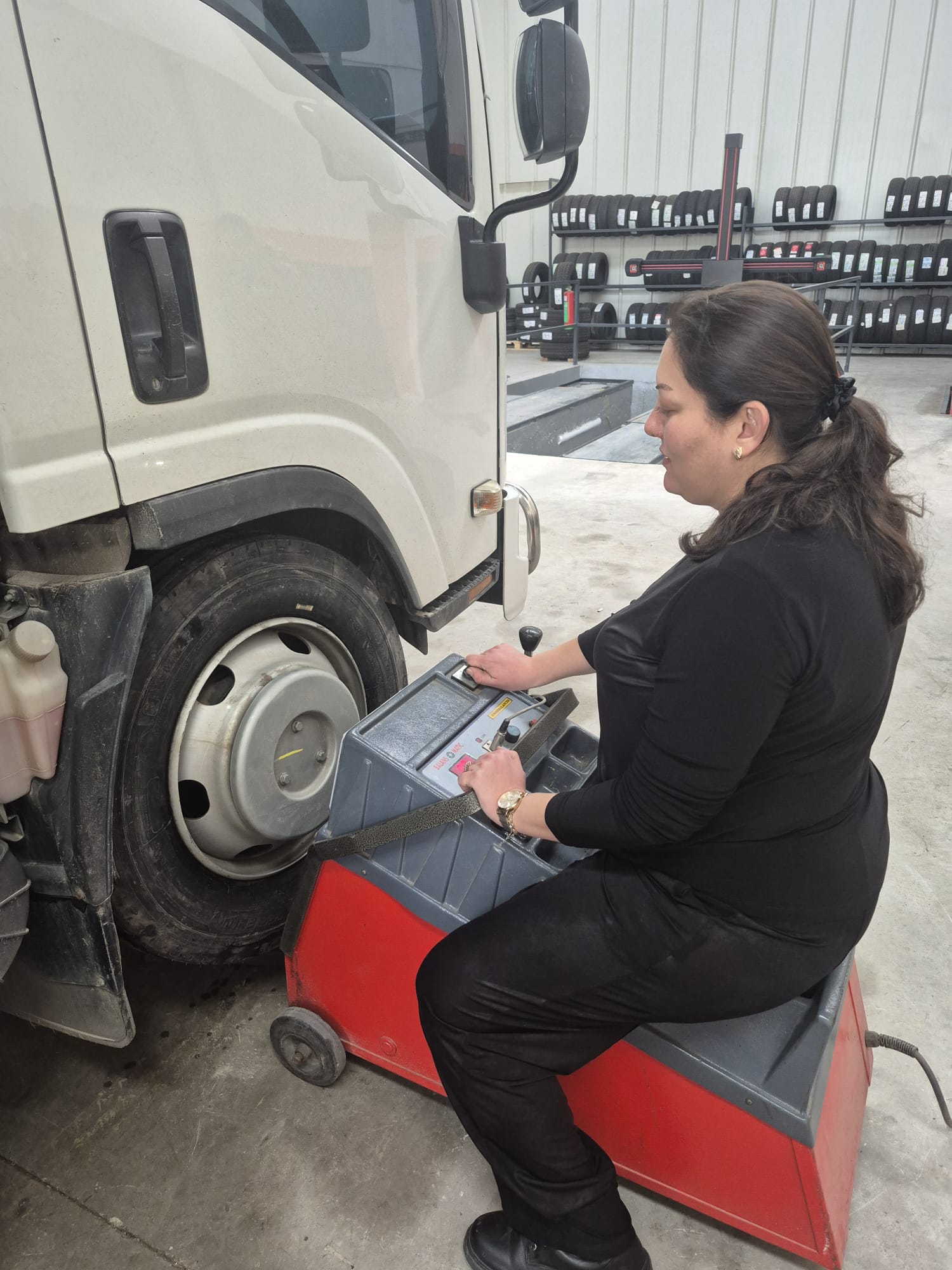 Aydinin Sanayisinin Aylin Ustasi 641223 Dfc7F30F46702D12Ace4444D7Cd9E5Ae