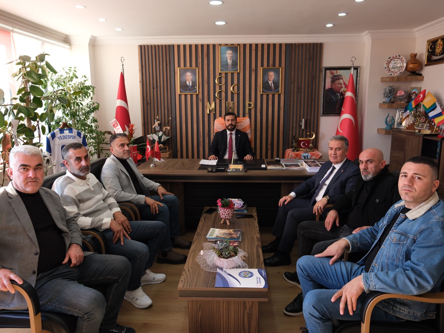 Baskan Eroldan Cihangirogluna Anlamli Hediye 640718 D813A88De0E4Ed333Edba1117Dd8A225