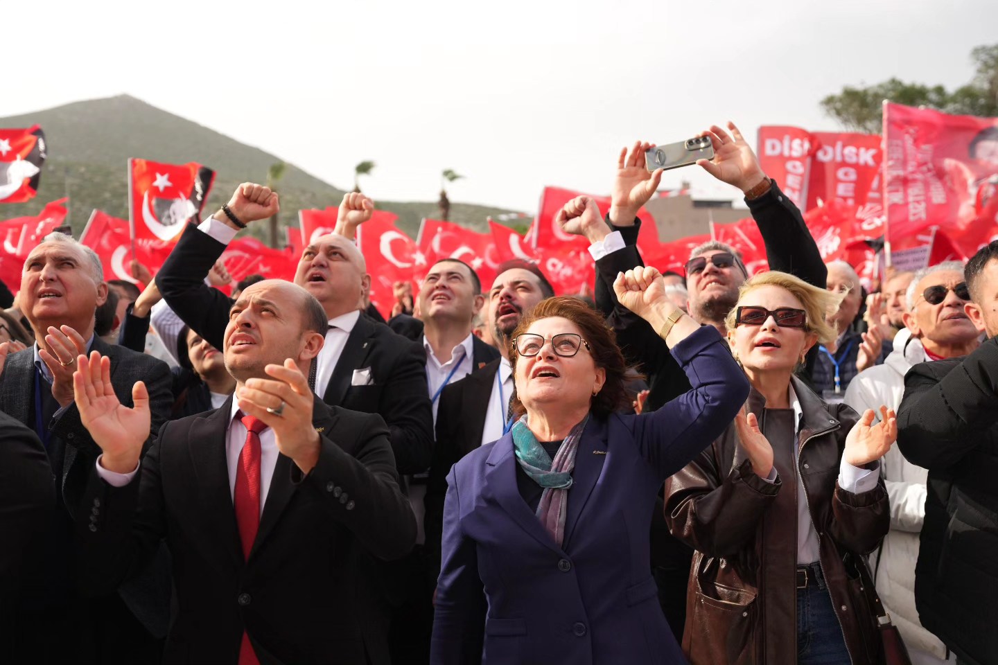 Baskan Gencay Chp Lideri Ozeli Karsiladi Mitingde Yerini Aldi 639245 Faf973Ecea7De7A9A45C67F90F794151