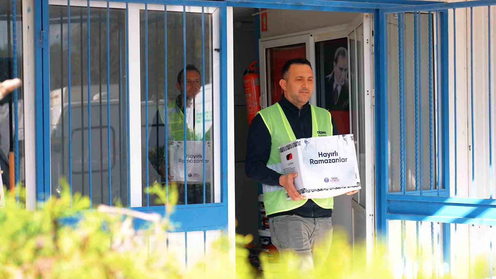 Baskan Gencay Ramazanda Sofralarimiz Paylastikca Guzel Fa2277915C55E643A2D0301Cd682Ec21