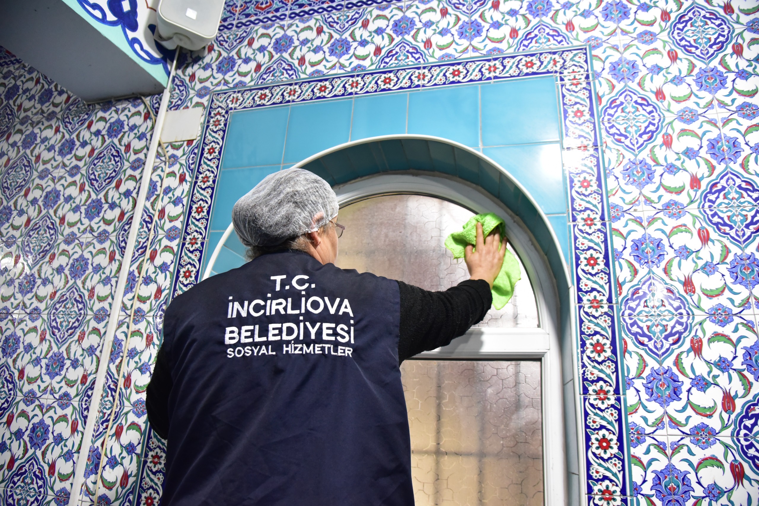 Baskan Kayadan Berat Kandili Oncesi Camilerde Temizlik Seferberligi 635372 4105E61337Ca674Bd9Bd0Dc57Bb7B1F6