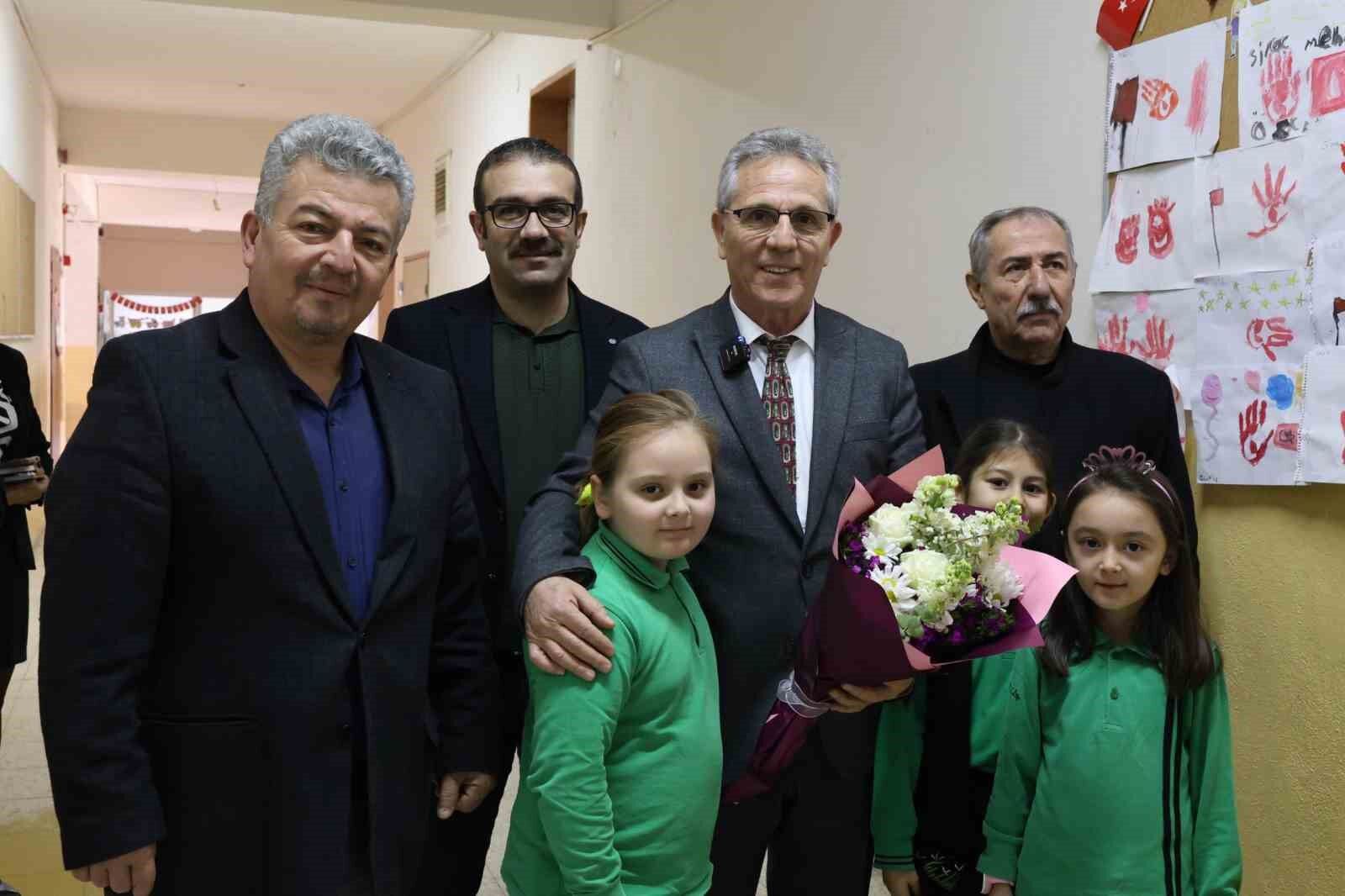 Baskan Tetik Ogrencilere Belediyeciligi Anlatti E81A7Eff3Acf416Fdc4B5D58C35972B2