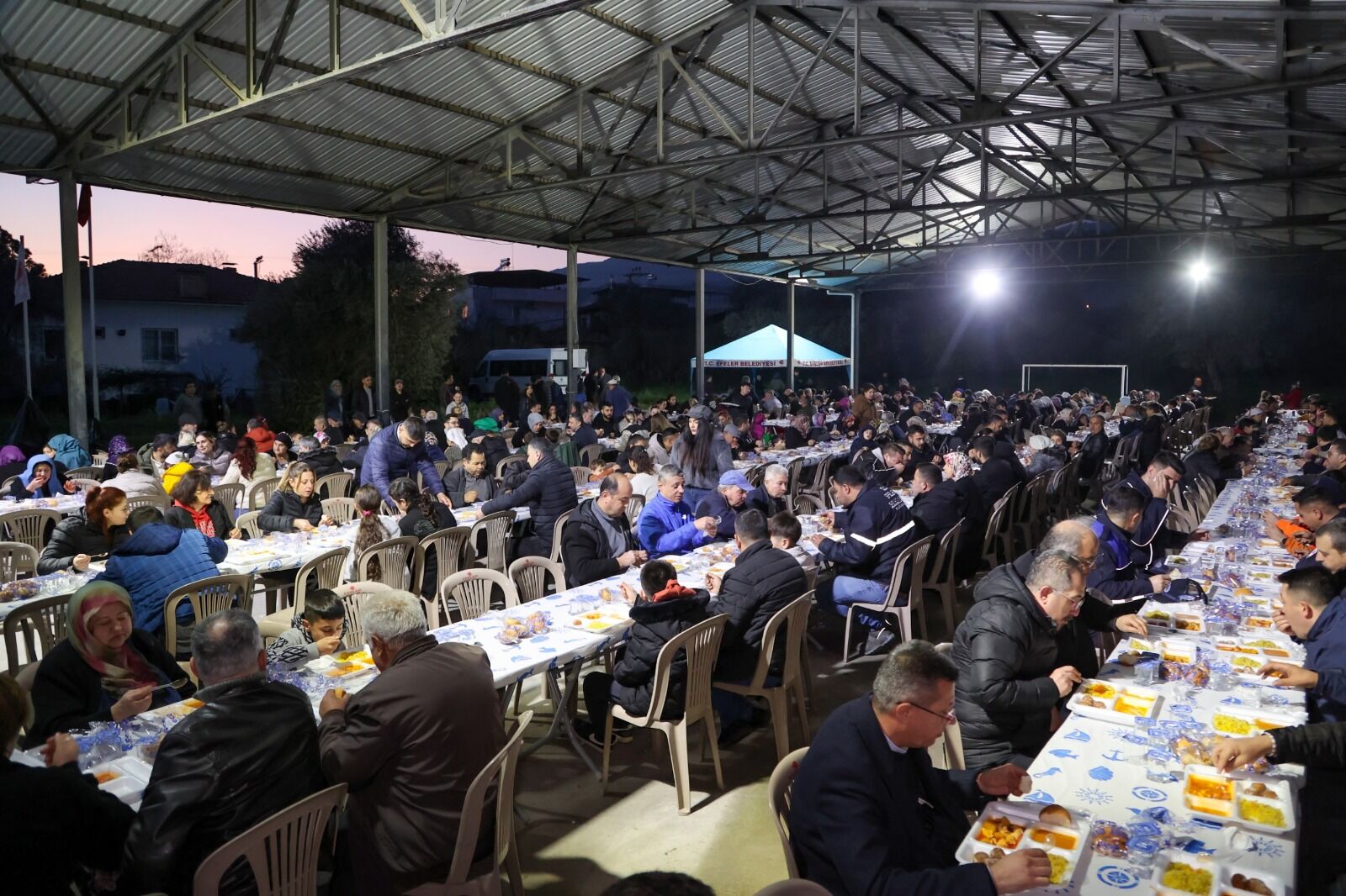 Baskan Yetiskinin Iftar Sofralari Binlerce Kisiyi Agirliyor 641614 6F2Cfb5790Dfb9Ba107F1D532Fe4479D