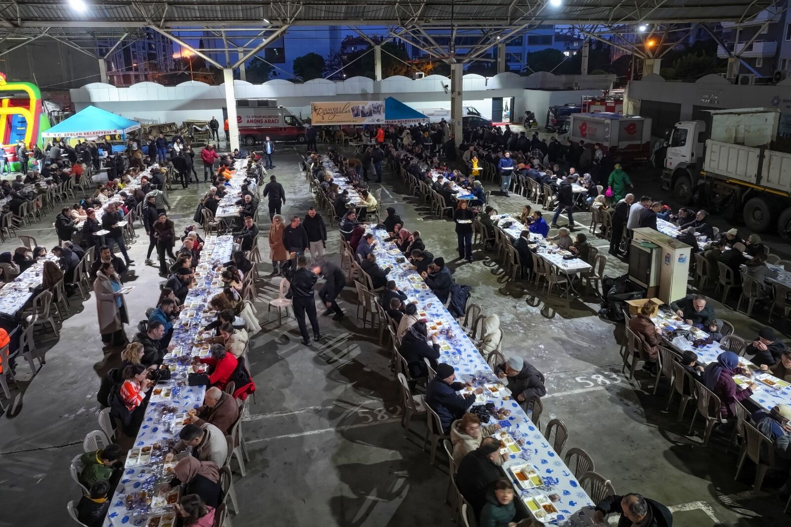 Baskan Yetiskinin Iftar Sofralari Binlerce Kisiyi Agirliyor 641614 C8D6Aed2191759023E9E0C8Aef91Ba81