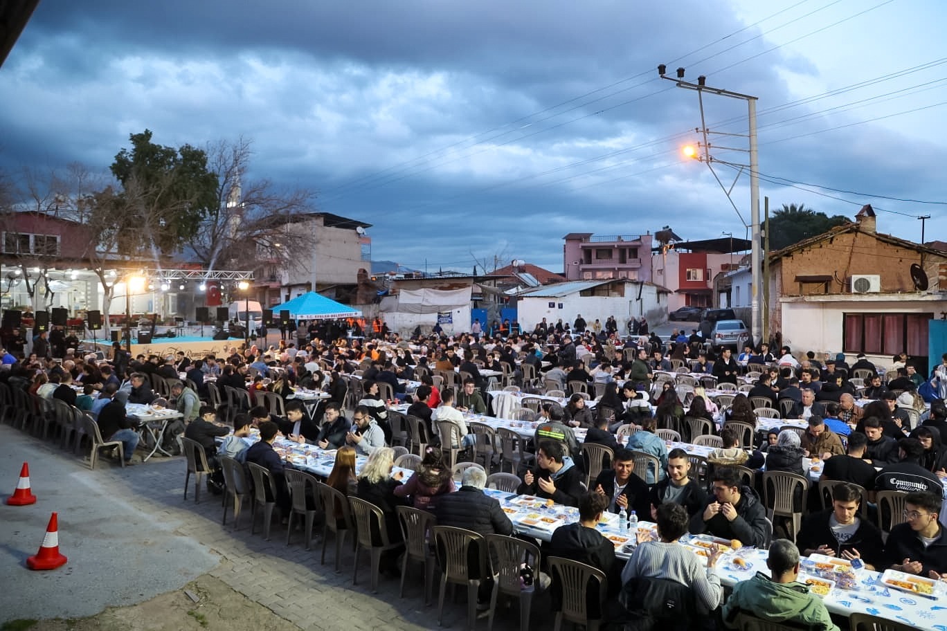 Baskan Yetiskinin Ramazan Bulusmasi Isiklida Gonullere Dokundu 640946 0A45F8Ef2C31C631C390249A00665Fb9