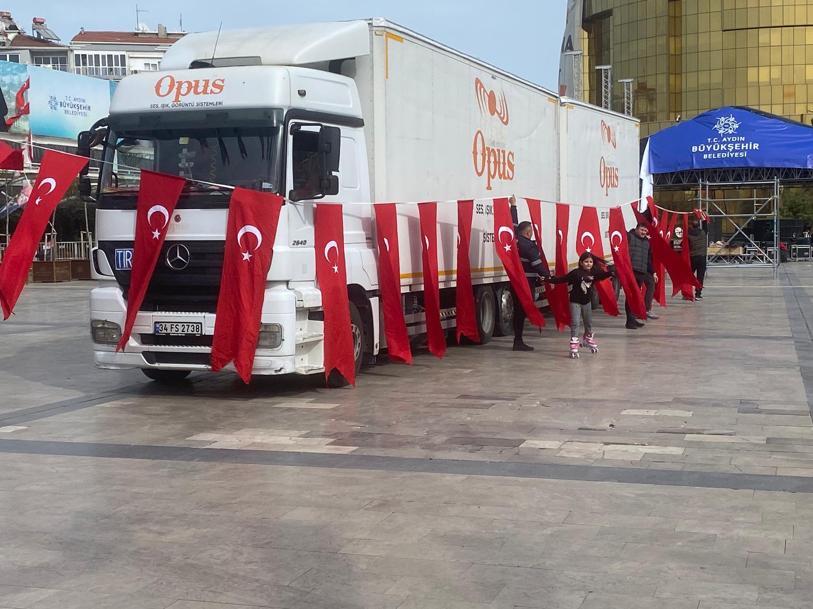 Bayrak Yere Degmesin Diye Mucadele Ettiler 639125 4A66E92215A5C60846Bec0D2B4C09E22