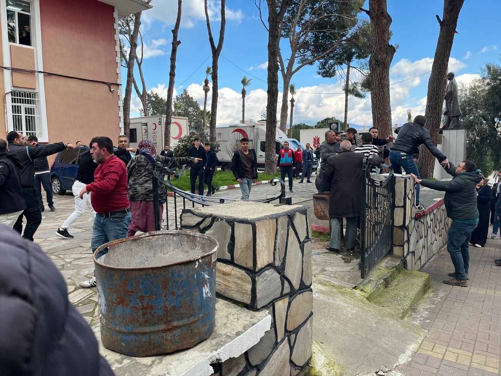 Bozdogan Adliyesinde Silahlar Patladi Cok Sayida Gozalti Var 642568 Cec907Df1C09Faa3073Ae9Bce978977C