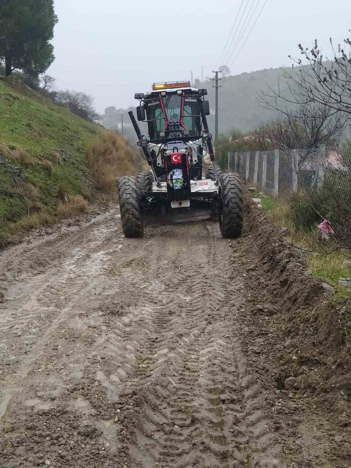 Bozdogan Belediyesi Ekipleri Saganak Yagis Sonrasi Calismalarini Surduruyor 2A137D2Dd1931C6D32362Ca6Ad78Df56