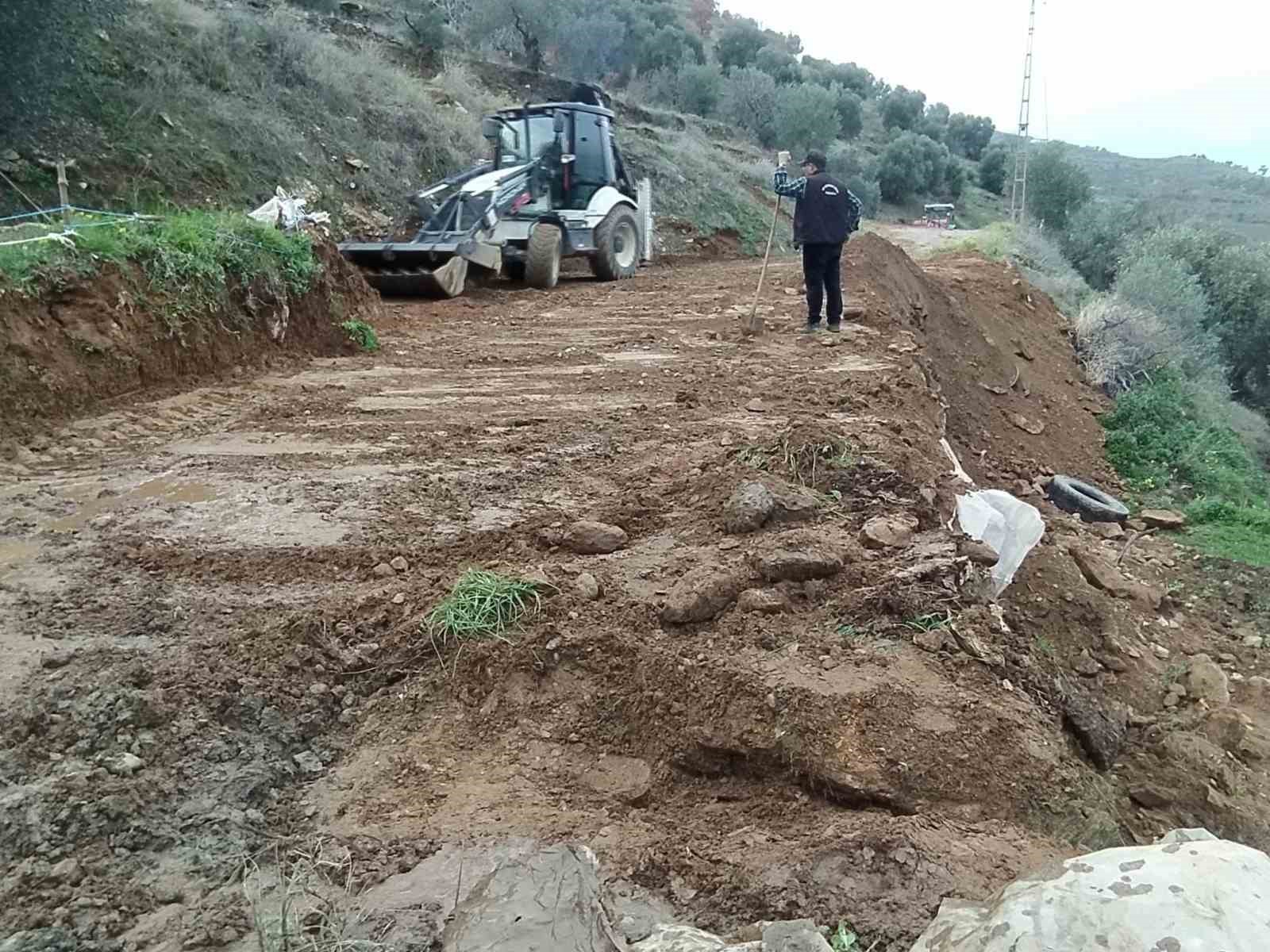 Bozdogan Belediyesi Ekipleri Saganak Yagis Sonrasi Calismalarini Surduruyor 937Cff325446D4Bde6E949A414F7F388