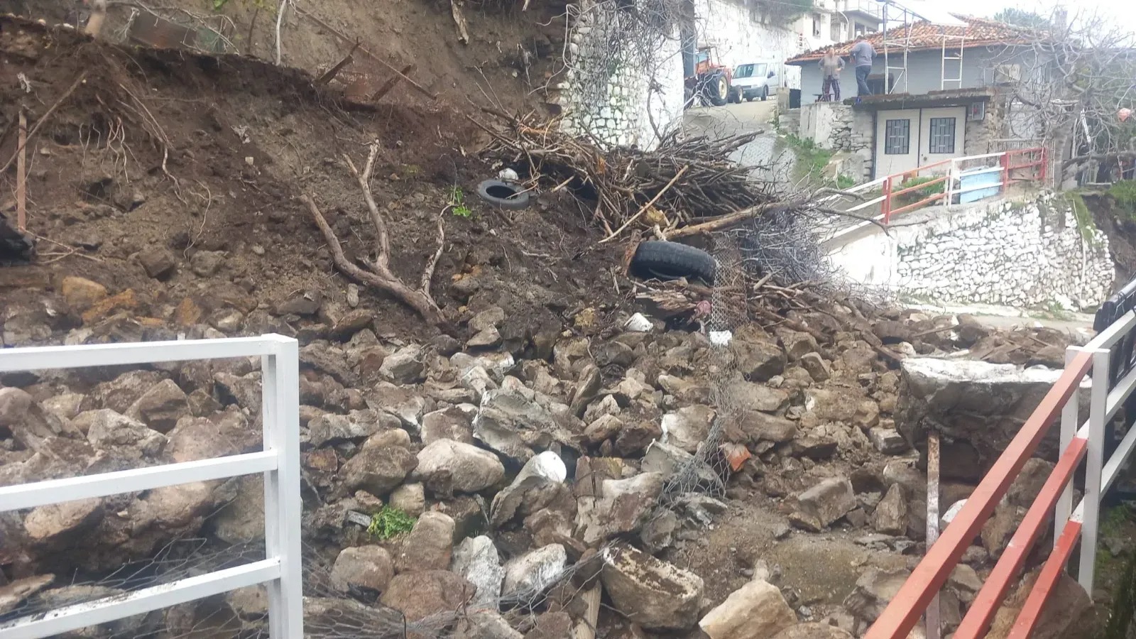 Bozdoganda Duvar Coktu Faciaya Ramak Kala 638330 C590E0E03477E7082Fb2A12A525Fc352