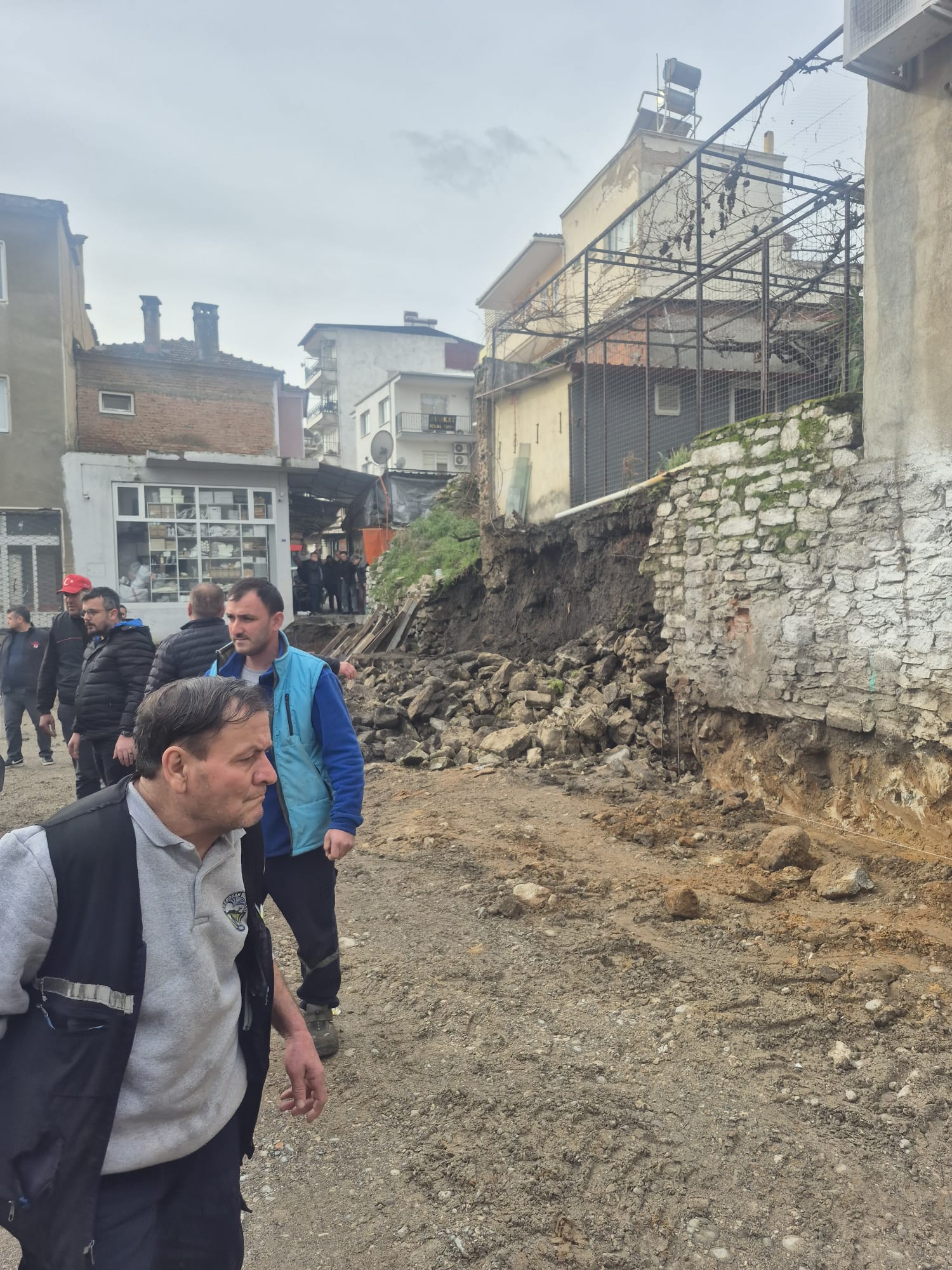 Bozdoganda Talihsiz Kaza Belediye Iscisi Istinat Duvari Altinda Kaldi 637479 90B1F94C45Dca4787692E548B7Edbdc2