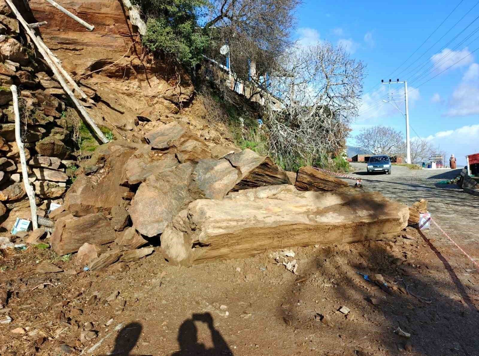 Bozdoganda Yagmur Nedeniyle Gocen Duvara Belediyeden Mudahale B1C3274E07024342261E21E4C5212Dfd