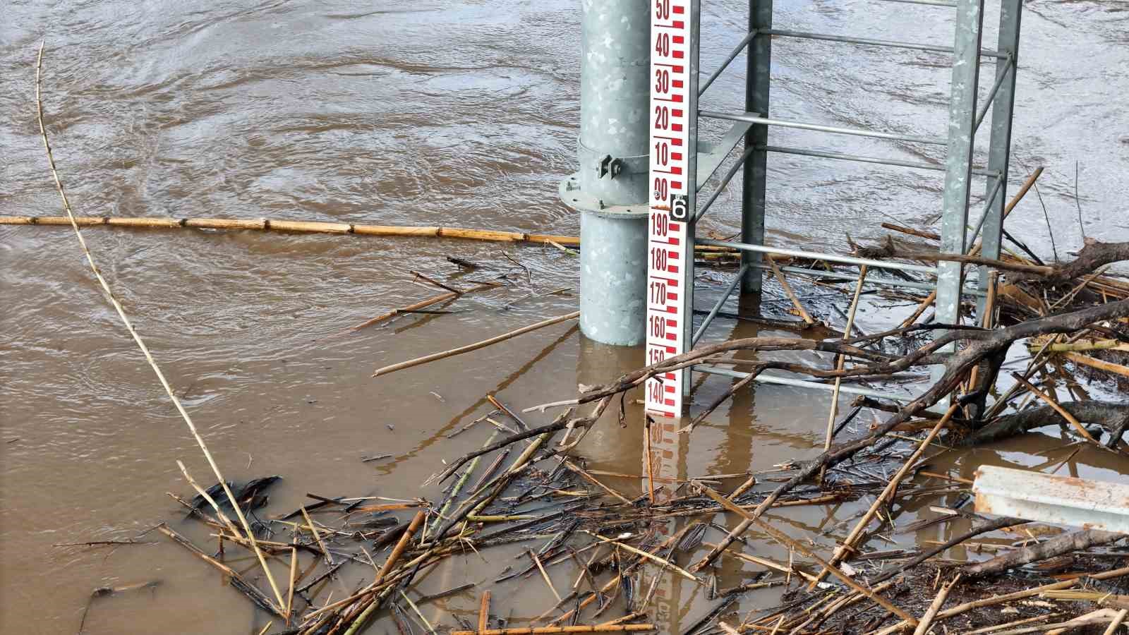 Buyuk Menderes Nehri Kopru Seviyesine Yukseldi A5262Aec5728C08Cc0E853D43B0Fc275