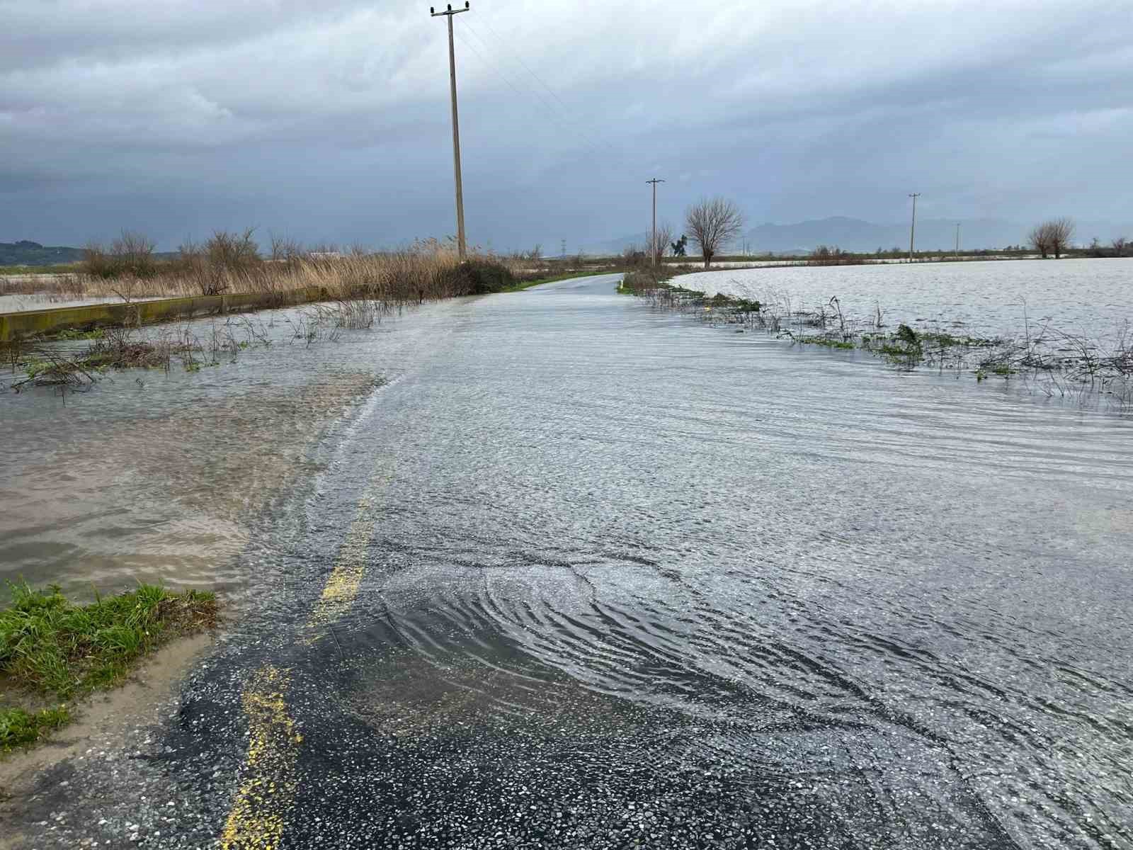 Buyuk Menderes Nehrindeki Taskin Karayolunu Kapatti C192Bf617Fa6Fdf6827Be10Cb9001637