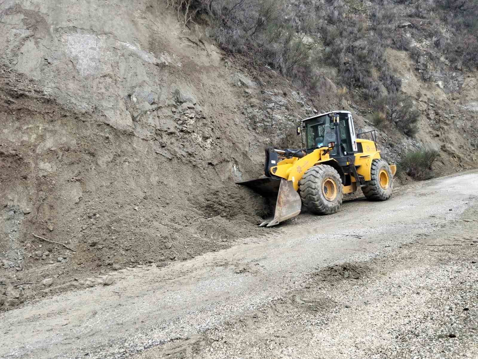 Buyuksehir Ekiplerinden Yagis Mesaisi 1F7F001Dea9Cfafa57C04Dc1D06B4672