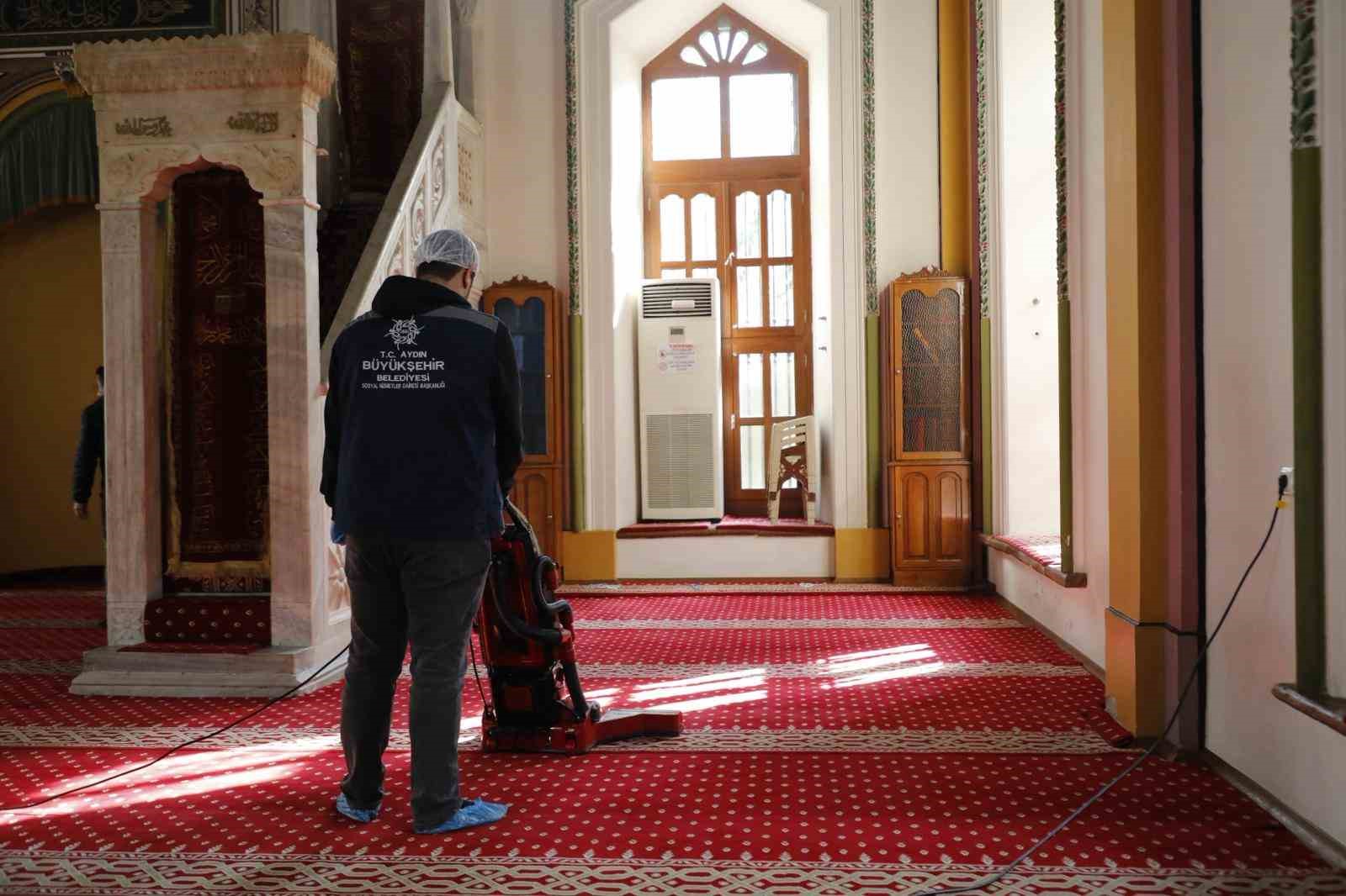 Buyuksehir Ekiplerinin Camilerde Temizlik Calismalari Suruyor 74424B13F561D4213B29C0F2Cb1934Ef