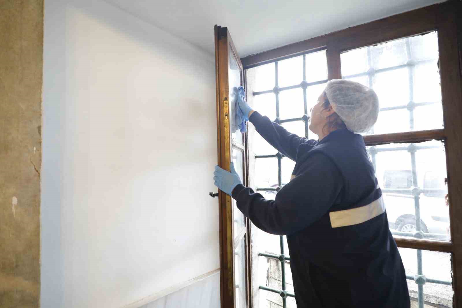 Buyuksehir Ekiplerinin Camilerde Temizlik Calismalari Suruyor 97561F64Ca3Bed43D02Eb7D494E90274