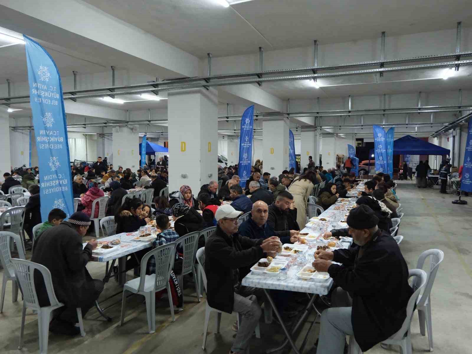 Buyuksehirin Iftar Sofrasinda Oruclar Dualarla Acildi 57D4F3C43Ae4675A4Ca9A986Eee78602