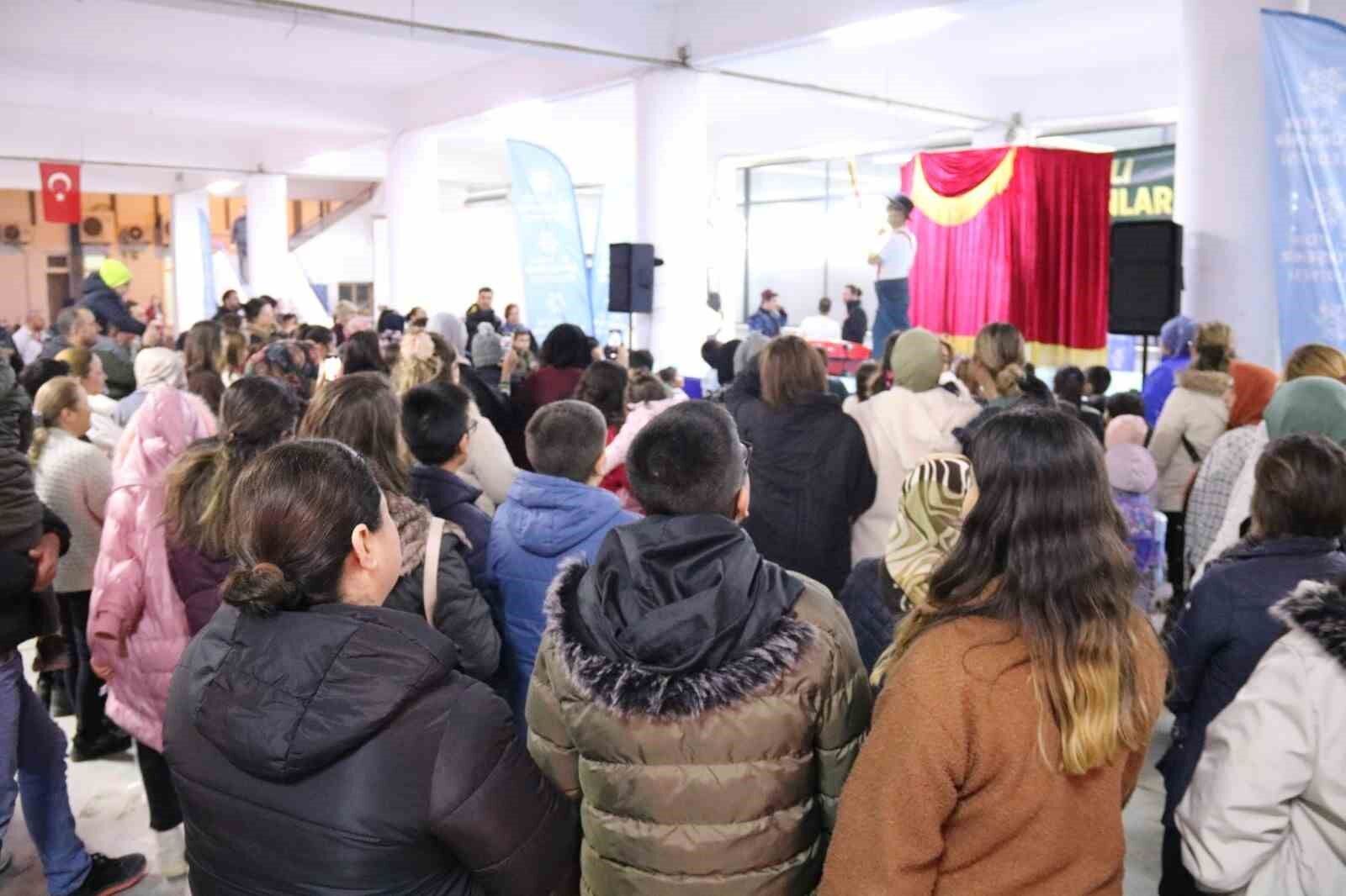 Buyuksehirin Ramazan Etkinlikleri Yenipazarda Vatandaslarla Bulustu D383D19Db66F626Cc76Fcf4A8A36E869